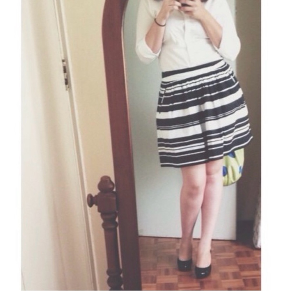 Banana Republic Black White Striped Fit & Flare Mini Skirt Size 12 Pockets